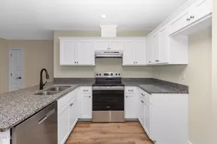 211 E Washington St, Coats, NC 27521 - Photo 5