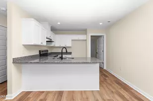 211 E Washington St, Coats, NC 27521 - Photo 3