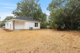 211 E Washington St, Coats, NC 27521 - Photo 9