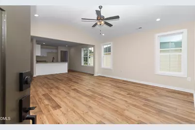 221 E Washington Street, Coats, NC 27521 - Photo 5