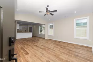 221 E Washington St, Coats, NC 27521 - Photo 5