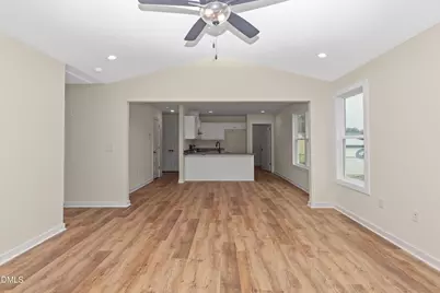 229 E Washington Street, Coats, NC 27521 - Photo 9