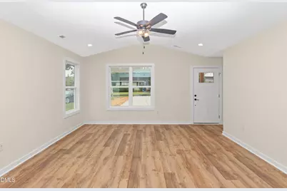 229 E Washington Street, Coats, NC 27521 - Photo 7