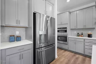 200 Seagraves Creek Ln, Holly Springs, NC 27540 - Photo 3