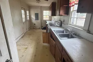 212 S 6th St, Smithfield, NC 27577 - Photo 5