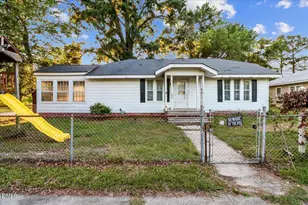 212 S 6th St, Smithfield, NC 27577 - Photo 1