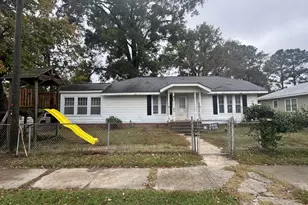 212 S 6th St, Smithfield, NC 27577 - Photo 1