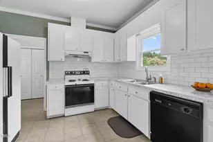 209 Bradley Dr, Benson, NC 27504 - Photo 7