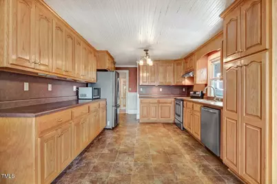 125 W Pine Street, Pine Level, NC 27568 - Photo 25