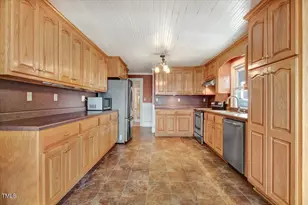 125 W Pine St, Pine Level, NC 27568 - Photo 25