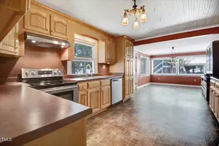 125 W Pine St, Pine Level, NC 27568 - Photo 27