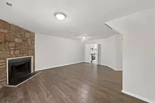 104 Mossbark Ln, Chapel Hill, NC 27514 - Photo 3