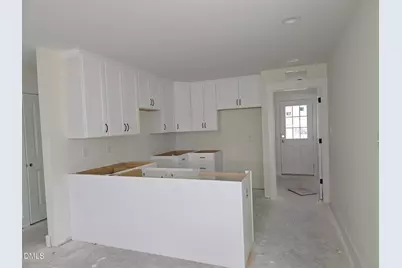 307 E Holmes Street, Benson, NC 27504 - Photo 5