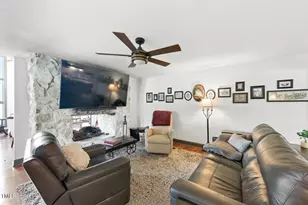 410 E Barefoot Rd, Newton Grove, NC 28366 - Photo 27