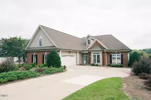 128 Crescent Dr, Dunn, NC 28334 - Photo 1