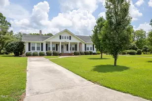 704 N Lincoln St, Benson, NC 27504 - Photo 3