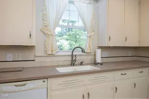 704 N Lincoln St, Benson, NC 27504 - Photo 19