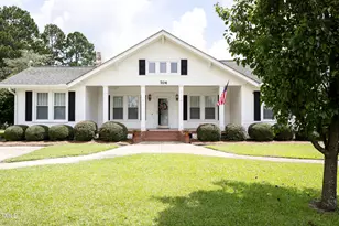704 N Lincoln St, Benson, NC 27504 - Photo 1