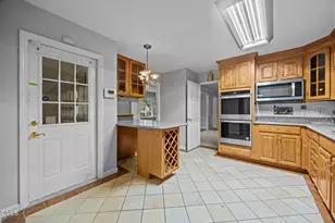 1605 Beechwood Dr, Raleigh, NC 27609 - Photo 17