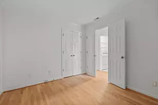 700 Bishops Park Dr, Raleigh, NC 27605 - Photo 17