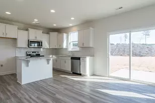 1032 Bolton Pointe Dr, Zebulon, NC 27597 - Photo 5