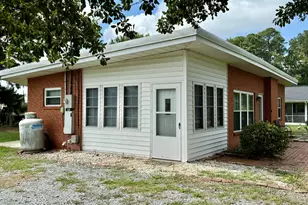 520 Fayetteville St, Newton Grove, NC 28366 - Photo 5