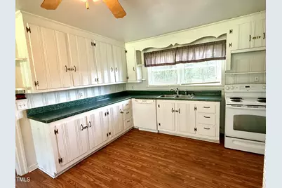 520 Fayetteville Street, Newton Grove, NC 28366 - Photo 17