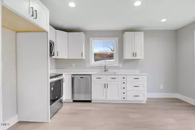 145 E Jay Street, Coats, NC 27521 - Photo 5