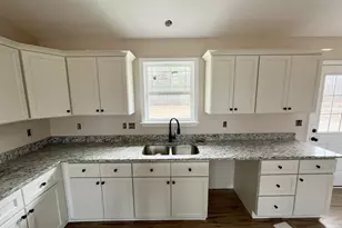 104 Grace Pond Ave, Benson, NC 27504 - Photo 5