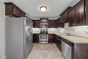 95 Oxfordshire Dr, Fuquay Varina, NC 27526 - Photo 7