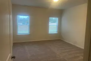 140 E American Marigold Dr, Benson, NC 27504 - Photo 5