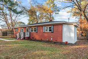 303 Woodview Dr, Goldsboro, NC 27530 - Photo 3