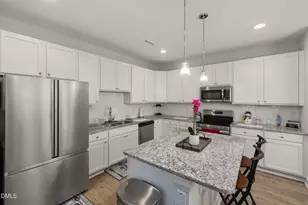 516 Barrington Row Ave, Zebulon, NC 27597 - Photo 7