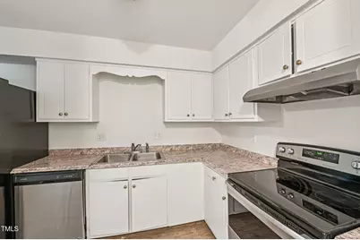 642 Pine Ridge Place, Raleigh, NC 27609 - Photo 5