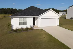 195 Presley St, Raeford, NC 28376 - Photo 3