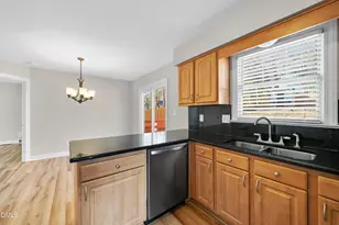 8313 Bellingham Cir, Raleigh, NC 27615 - Photo 15