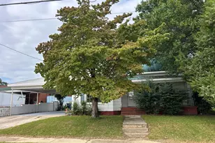 209 E Harnett St, Dunn, NC 28334 - Photo 1