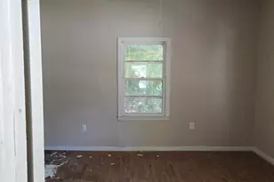 301 W Hill St, Benson, NC 27504 - Photo 5