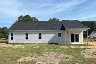 100 Lynn Ln, Selma, NC 27576 - Photo 5