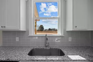 25 Diamond Crk Dr, Zebulon, NC 27597 - Photo 5