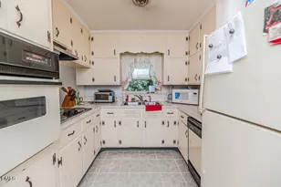 418 N Main St, Broadway, NC 27505 - Photo 9