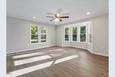 210 W Oak Street, Zebulon, NC 27597 - Photo 9