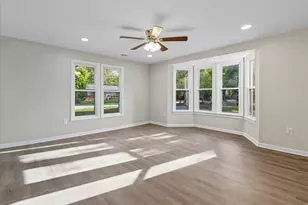 210 W Oak St, Zebulon, NC 27597 - Photo 9