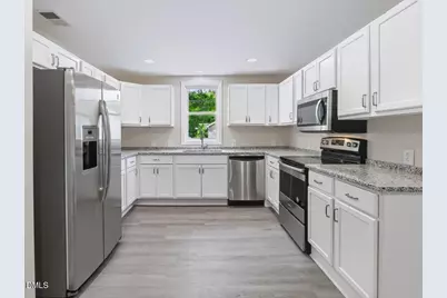 210 W Oak Street, Zebulon, NC 27597 - Photo 17