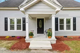 210 W Oak St, Zebulon, NC 27597 - Photo 5