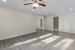 210 W Oak St, Zebulon, NC 27597 - Photo 11