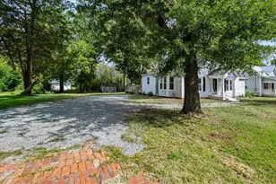 210 W Oak St, Zebulon, NC 27597 - Photo 39