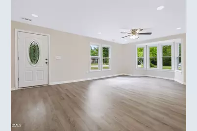 210 W Oak Street, Zebulon, NC 27597 - Photo 9