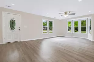 210 W Oak St, Zebulon, NC 27597 - Photo 9