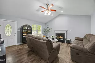 140 Bramble Ct, Youngsville, NC 27596 - Photo 5